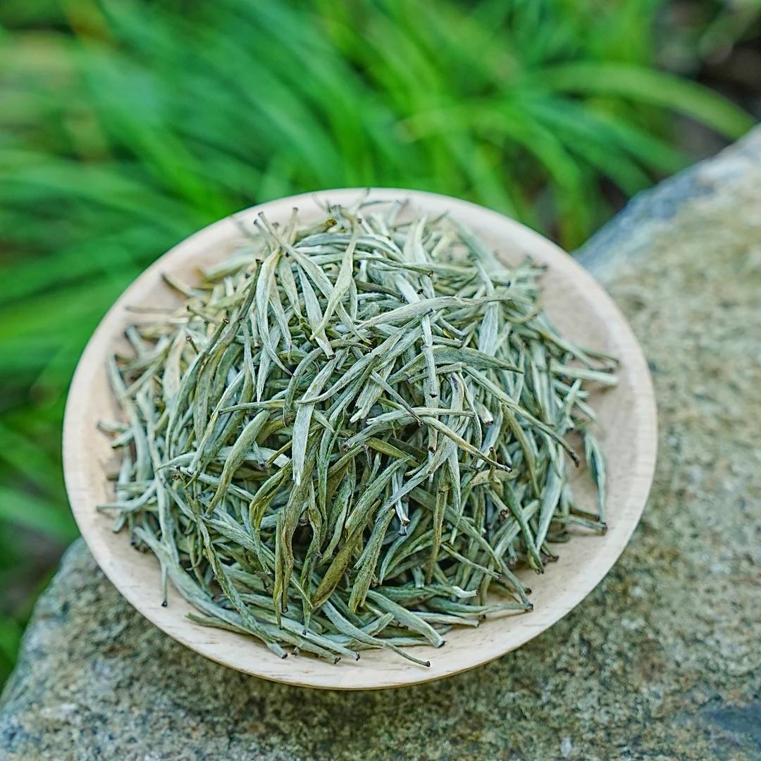 2024新茶踏雪兰飞浓香型嫩芽幽幽兰花香传统窨制黄茶茶叶