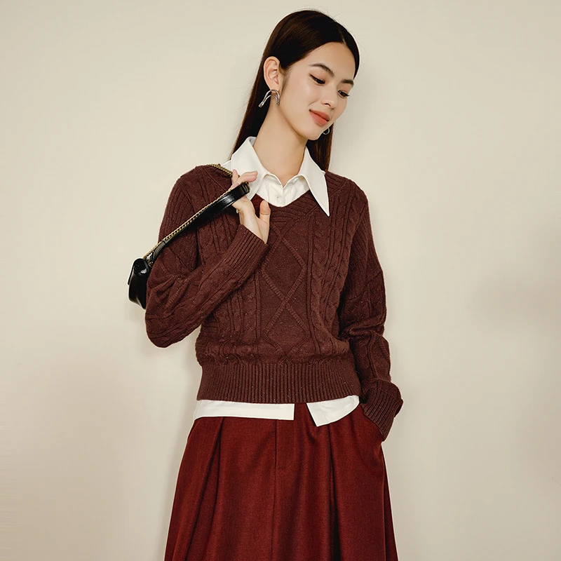 晚白冬季时尚简约高级感毛衣女纯色绞花加厚保暖毛衣女24080104