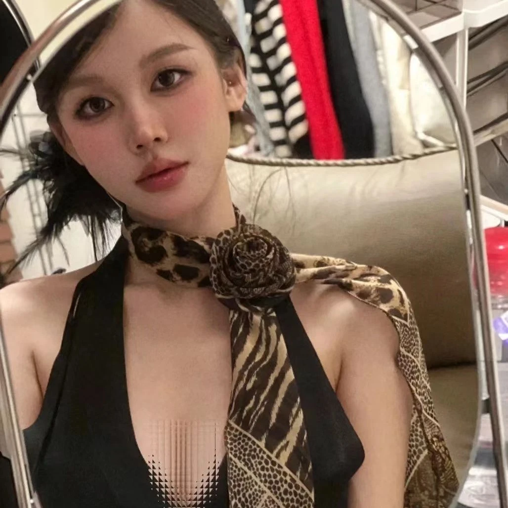韩版高级感丝巾女长条波点设计感2025新款玫瑰花围脖飘带时髦百搭