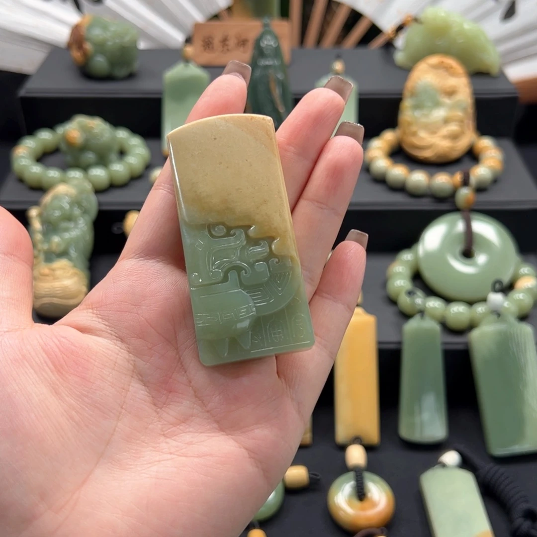 岫岩河磨玉（透闪石质玉）颈饰未镶嵌伍**吧