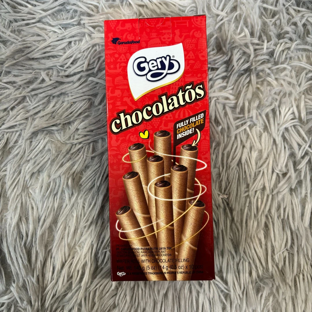 印尼进口芝莉巧克力味芝莉夹心卷饼干