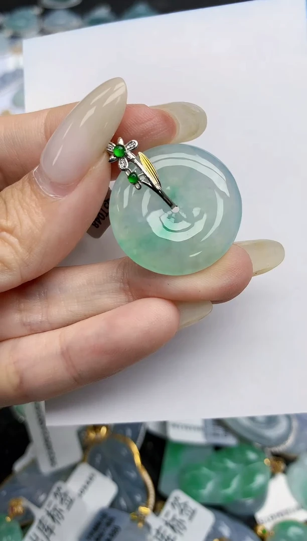 【闪购商品】翡翠挂件18K金镶嵌122天然缅甸A货翡翠