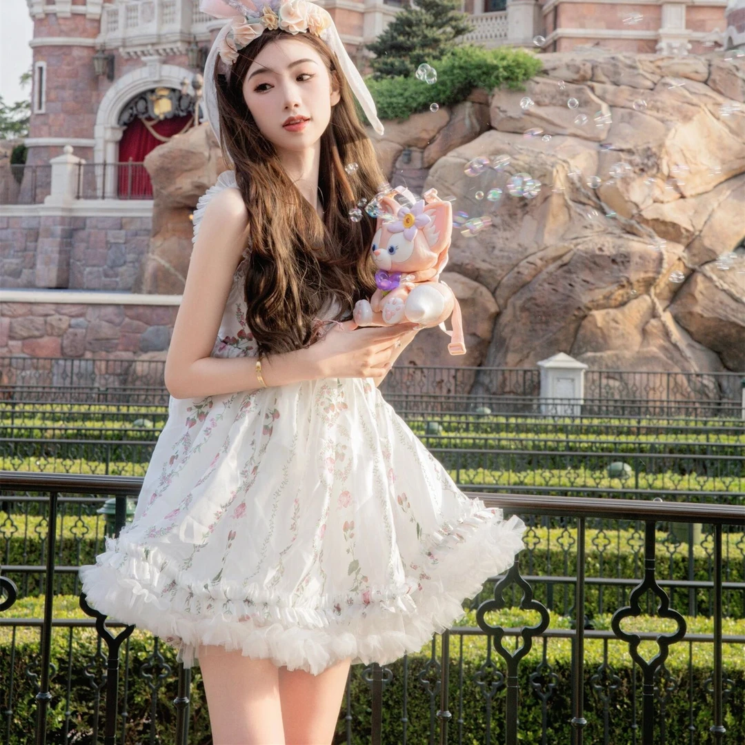 迪士尼穿搭在逃公主蓬蓬裙洋气上档次重工草莓印花抹胸吊带连衣裙