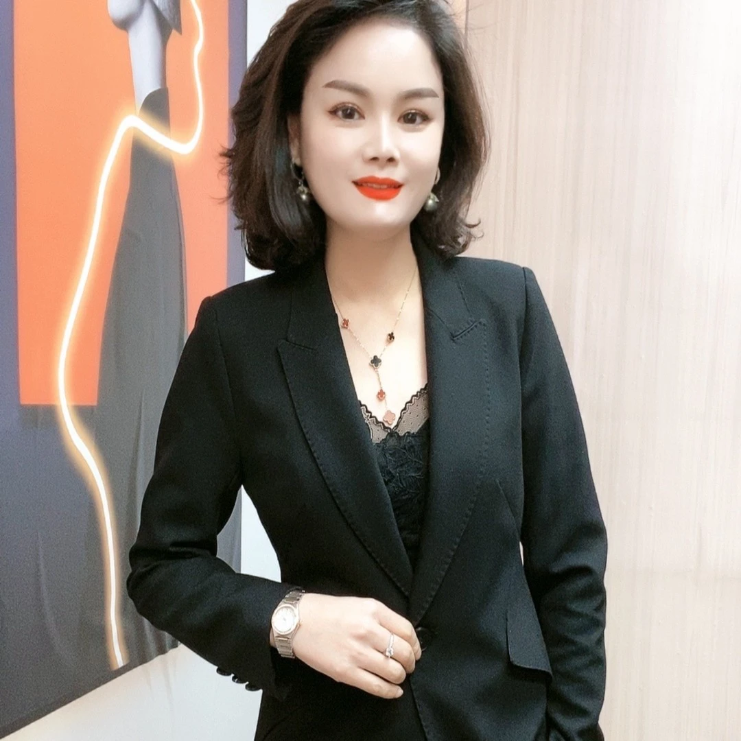 (慧子上新卡）新款重工贡针修身后中开叉西装