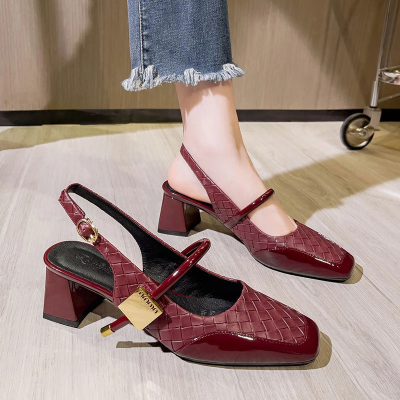 法式一字带包头凉鞋女2025年新款粗跟后空单鞋夏季红色方头高跟鞋