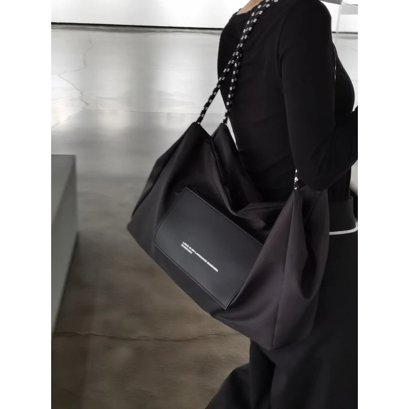 日系小众尼龙防水托特包大容量健身包加厚拉链单肩上班通勤包包女