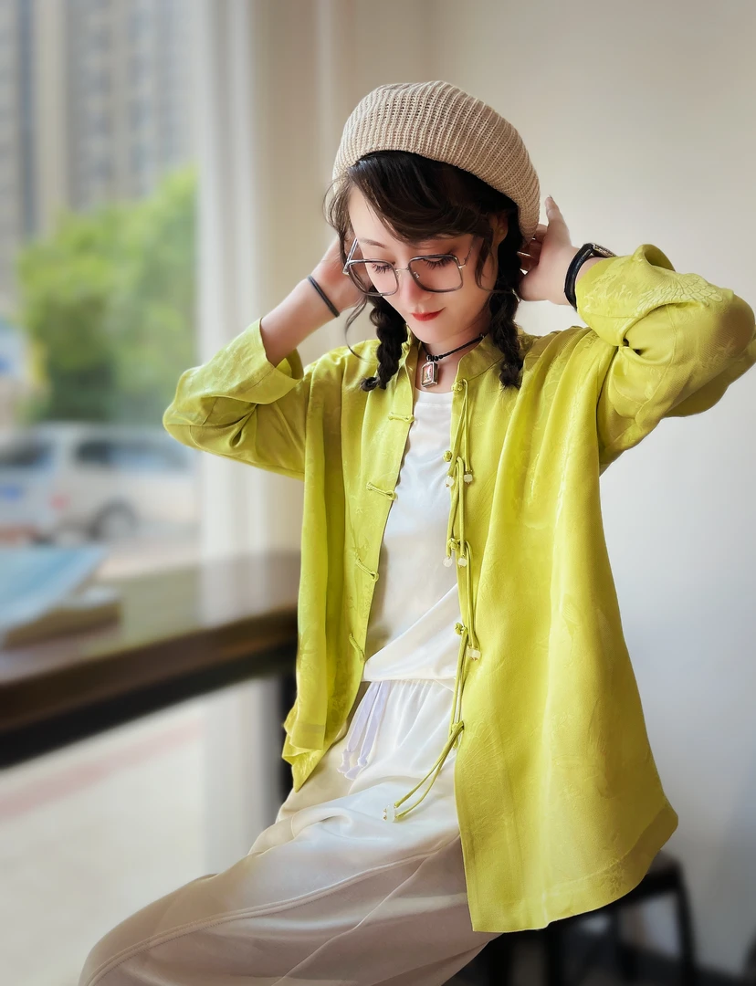 艾米莉立领彩色开衫