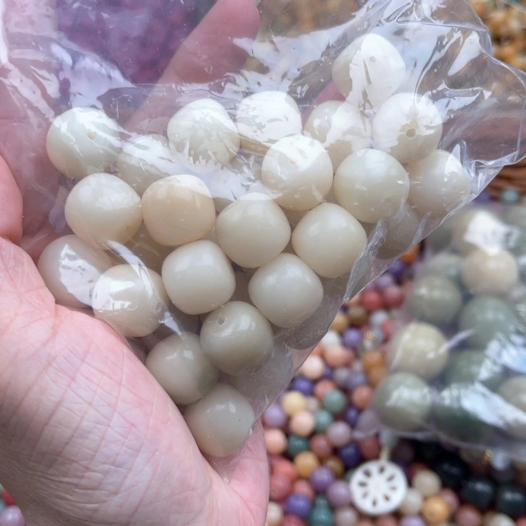 白玉菩提吊坠Q/15mm/20颗锅底