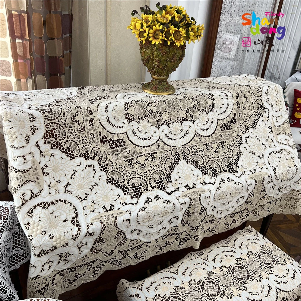 5801米色（135*180cm）棉制欧式满幅刺绣桌布