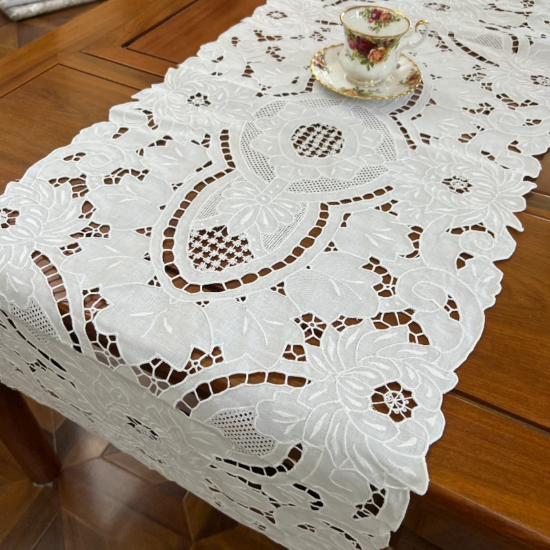 BJ702纯亚麻（42*105cm）白色手工绕绣锁绣扎木绣雕平绣桌旗