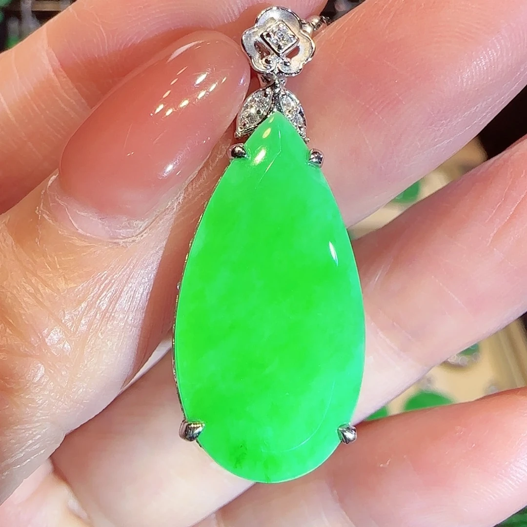 翡翠吊坠(不含链)18K金镶嵌