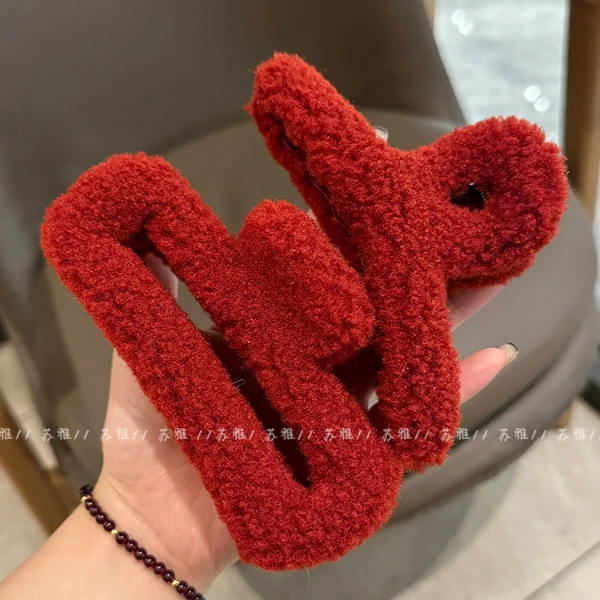 温暖羊羔毛抓夹高级感红色交叉发抓盘发夹子后脑勺鲨鱼夹发抓发饰