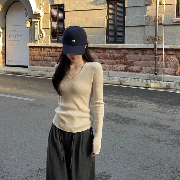 【现货】小众法式氛围感2024年秋冬新款上衣V领时尚高级感显瘦打底