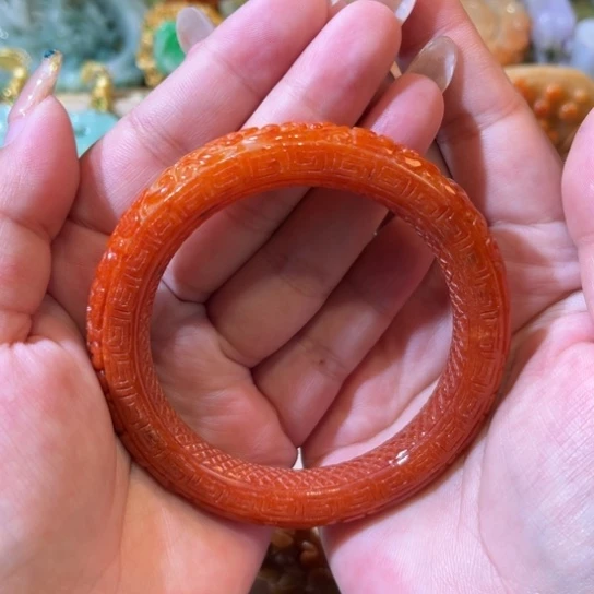 翡翠手镯未镶嵌?*宝特色翡翠