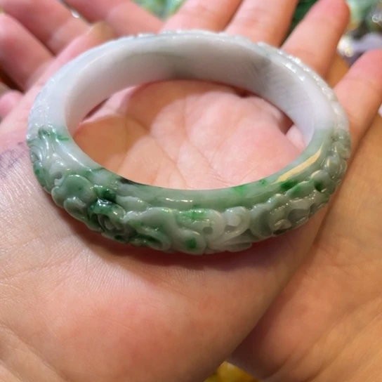 翡翠手镯未镶嵌特色翡翠