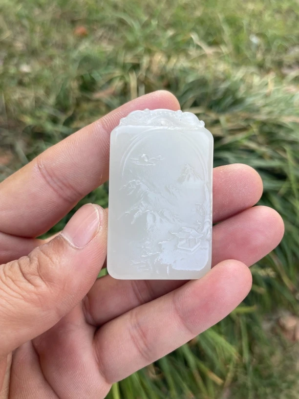 和田玉山水牌吊坠