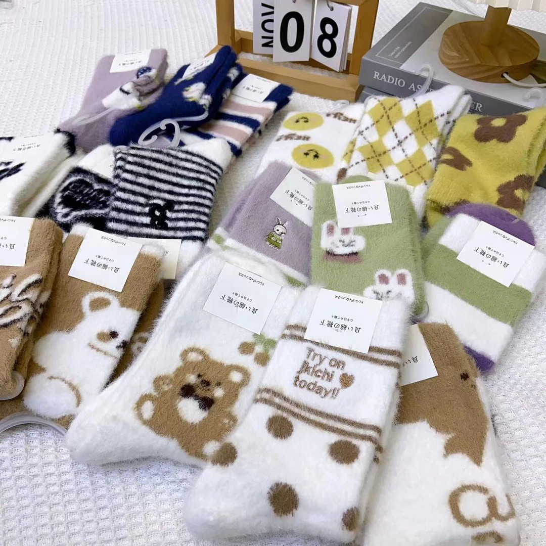 仿貂绒系列刺绣柔软保暖家居袜地板袜短筒袜女短