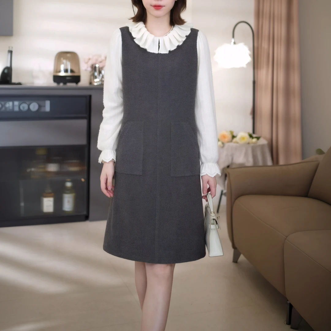 2024秋冬新款温暖轻奢抗皱时尚气质通勤精致毛呢连衣裙套头中裙女
