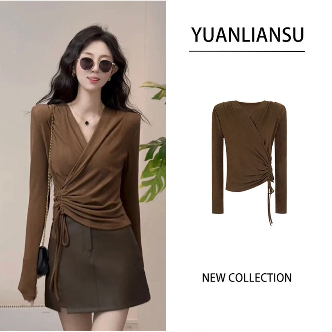 圆脸酥甜岛与星秋季新款高级感V领长袖修身针织衫女+皮裙套装