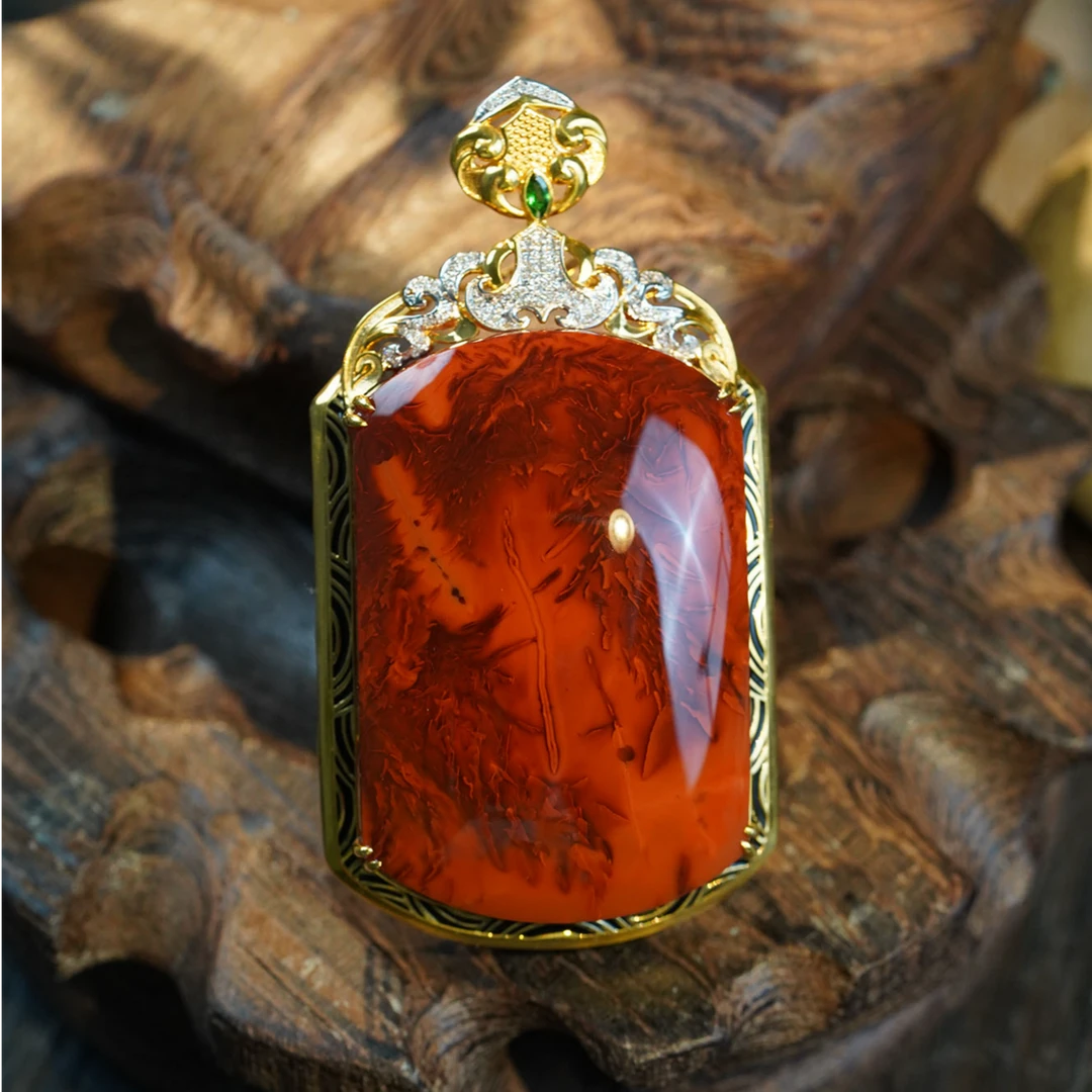 【凤鸣珠宝】馆藏级牛血红火焰纹18K金镶南红平安无事牌吊坠 D-551