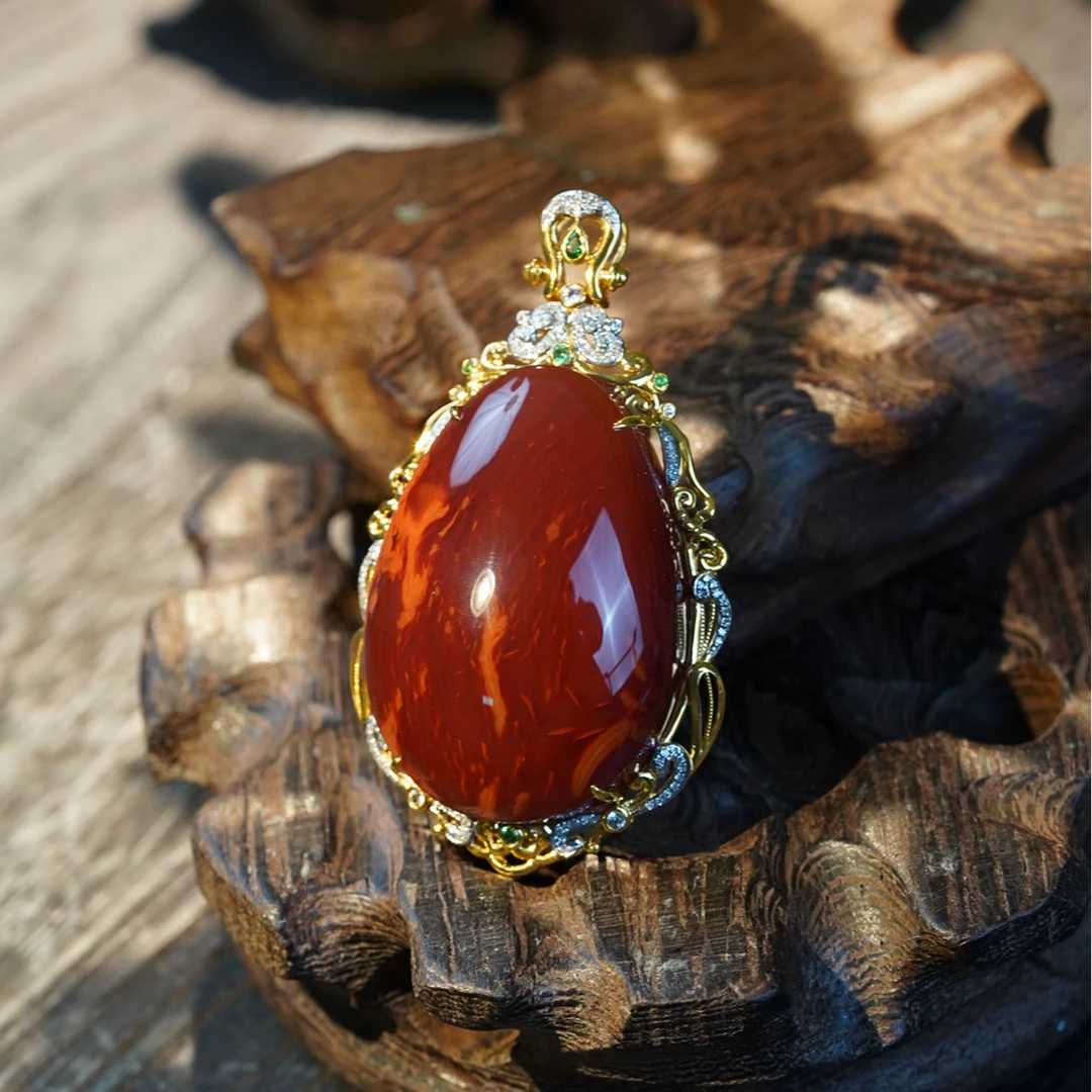 【凤鸣珠宝】馆藏级18K金镶嵌牛血红火焰纹南红水滴吊坠 D-588