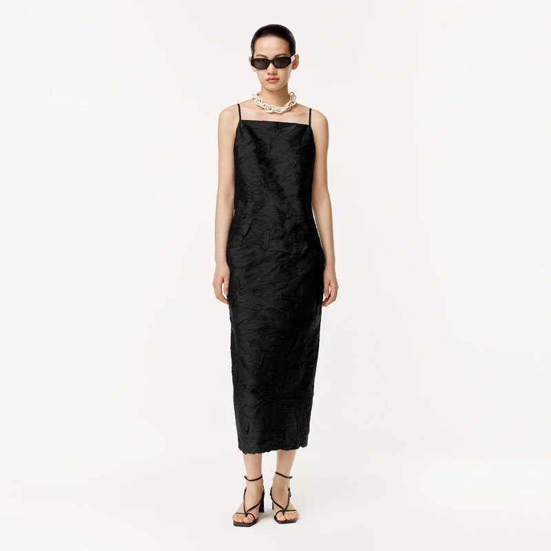 LESS夏季气质压褶含桑蚕丝长裙无袖设计感吊带连衣裙2O5G14220