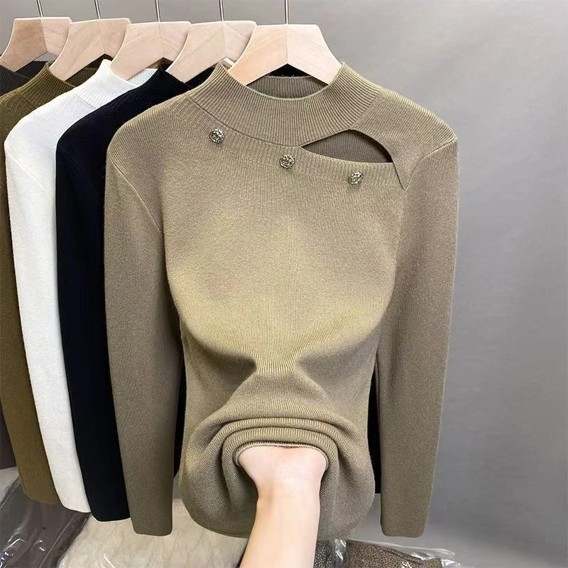 2024秋冬新款半高领设计感镂空针织上衣女修身显瘦百搭纽扣毛衣