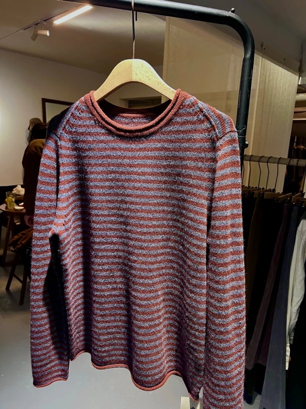 东与西店铺推荐 舒适生活系列横条纹针织毛衣AAE-24-009