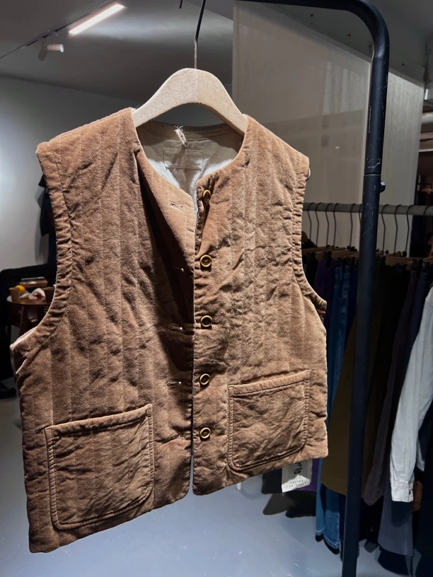 东与西舒适生活系列灯芯绒马甲LXJ1734