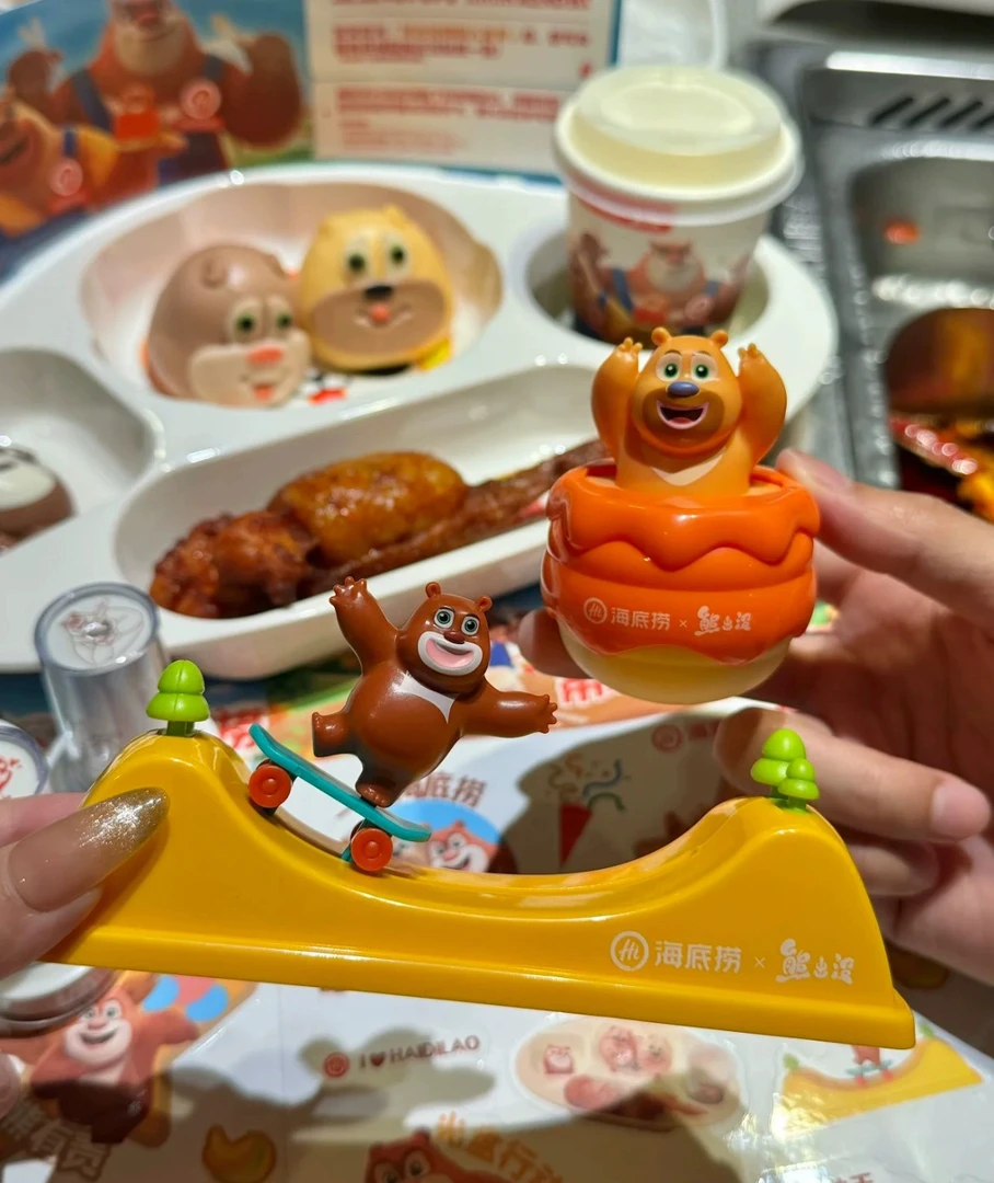 海底捞玩具熊出没玩偶公仔不倒翁滑板车摆件男生女生儿童生日礼物