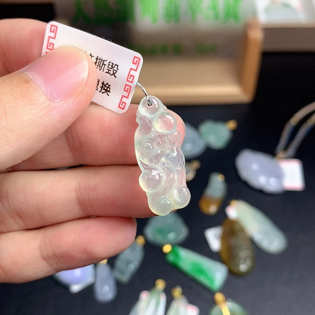 翡翠颈饰未镶嵌翡翠