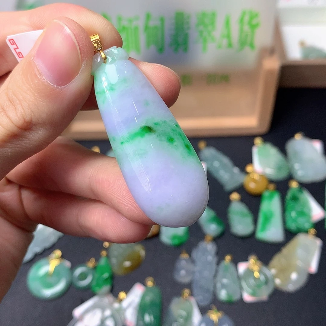 翡翠颈饰18K金镶嵌翡翠