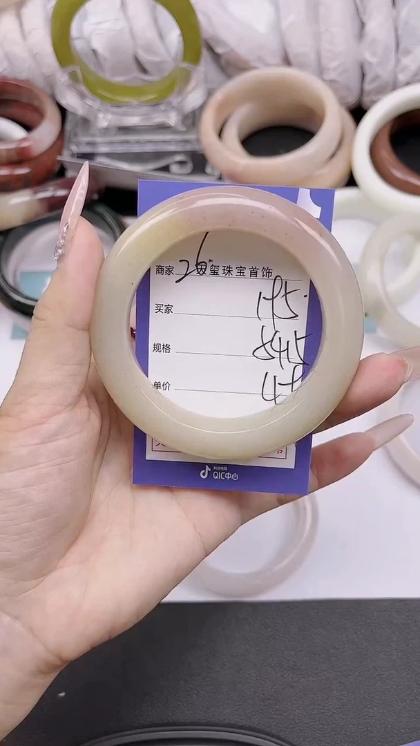 【闪购商品】石英质玉手镯未镶嵌195