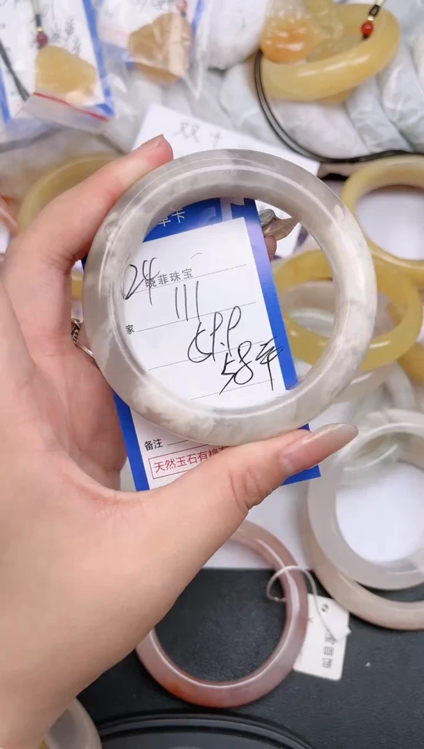 【闪购商品】石英质玉手镯未镶嵌111