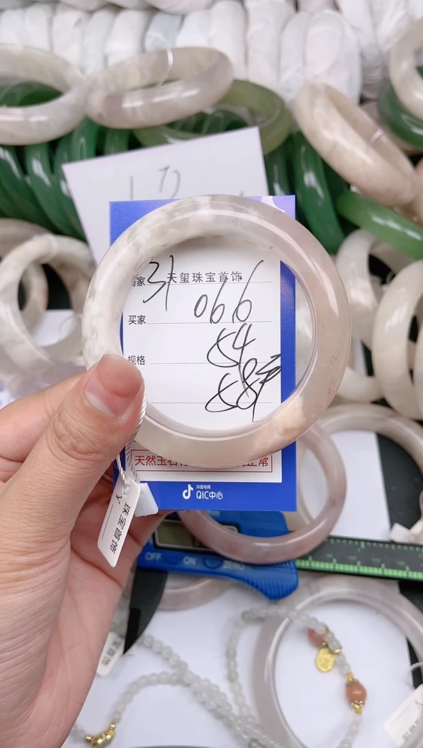 【闪购商品】石英质玉手镯未镶嵌066