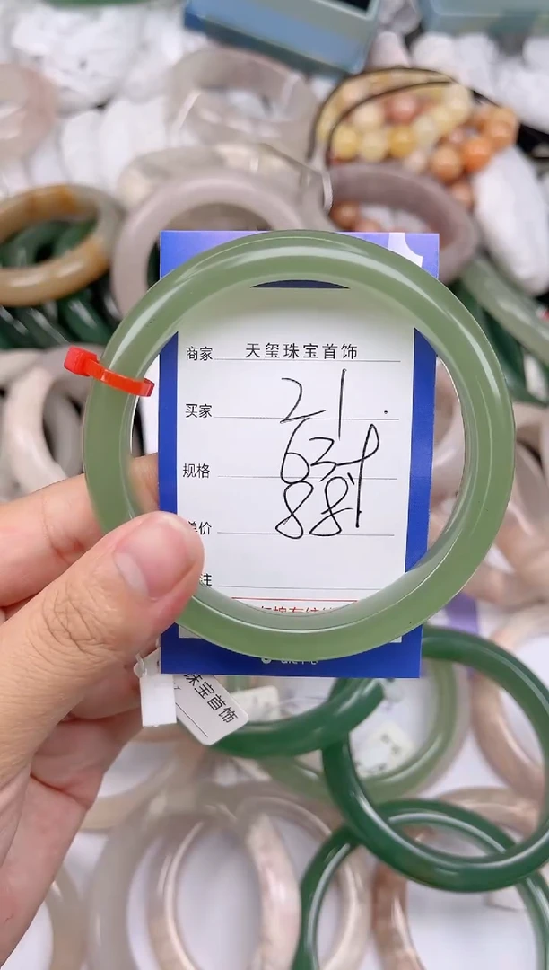 【闪购商品】石英质玉手镯合金021