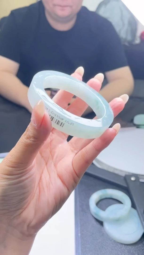 【闪购商品】定制翡翠手镯未镶嵌DDH18742