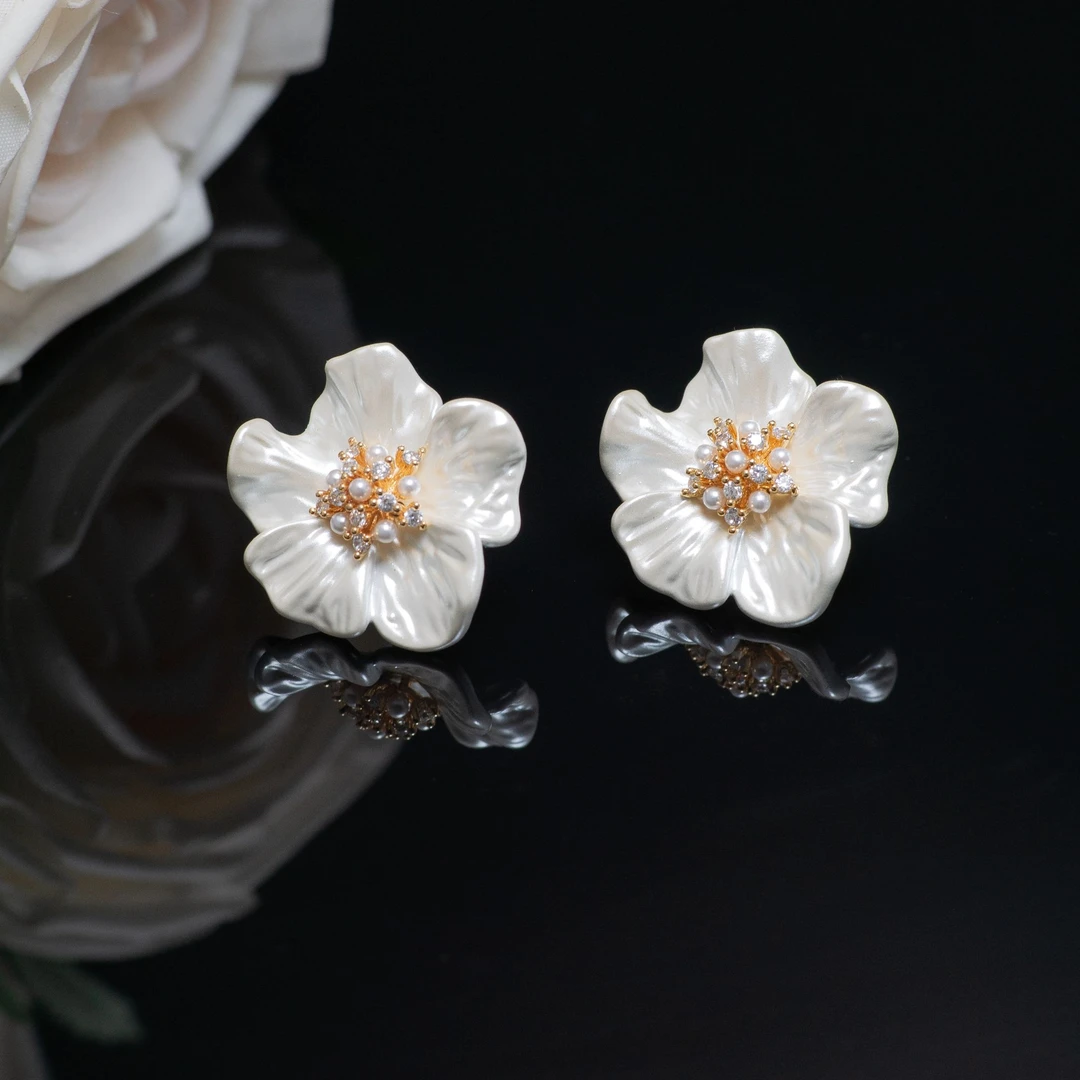 铜合金合成锆石耳饰 8367时尚气质花朵耳环法式优雅轻奢温柔显白