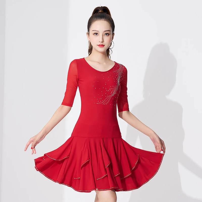 广场舞服装女上衣三步踩舞蹈演出服新款拉丁舞中老年跳舞衣服红色