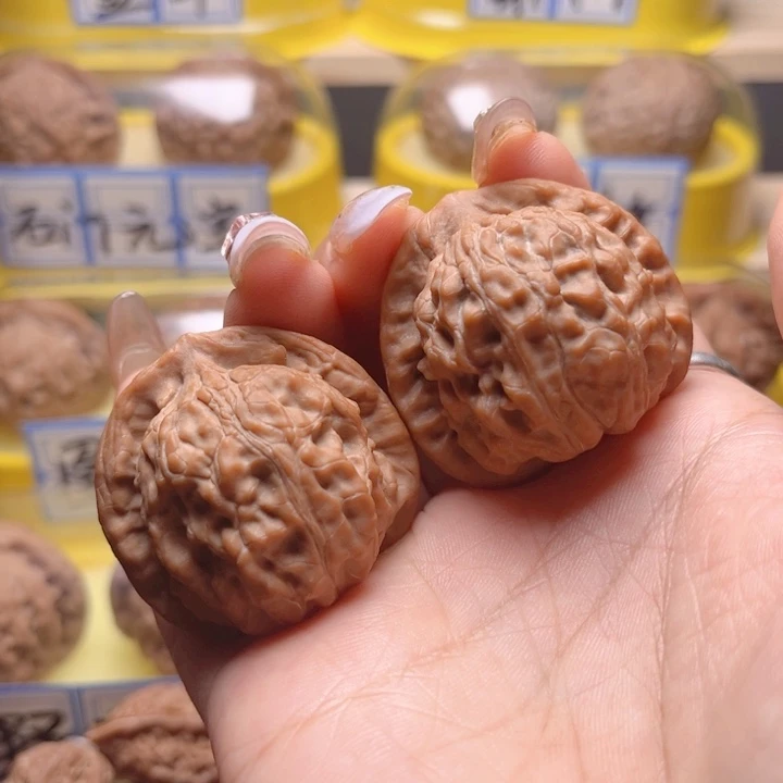 文玩核桃把件红貔貅38全品