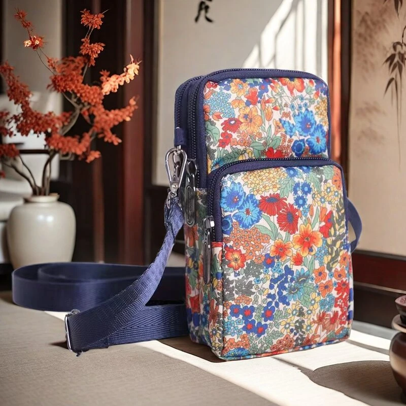 新款女士时尚三层手拿包手机包便携休闲零钱包女士百搭手拎布包