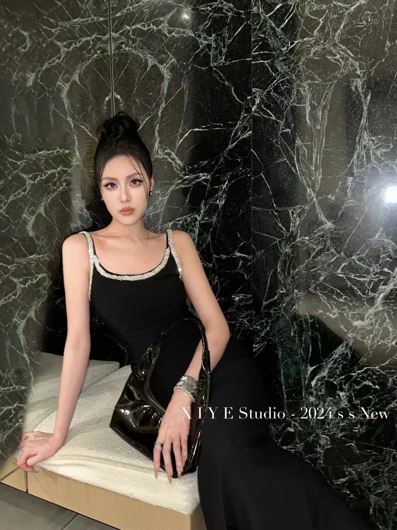 黑色性感水钻吊带连衣裙女气质露背修身轻奢聚会宴会高级感小礼服