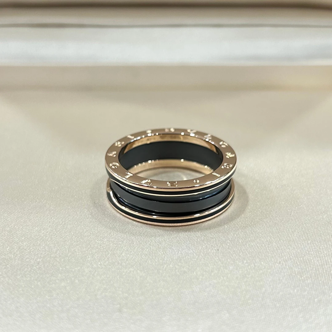 99新 BVLGARI/宝格丽 玫瑰金黑陶瓷 哑光磨砂圈新款戒指54-59-63