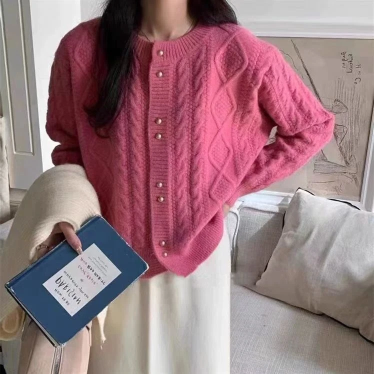 复古麻花外穿新款针织开衫秋冬新款宽松通勤百搭珍珠扣毛衣外套女