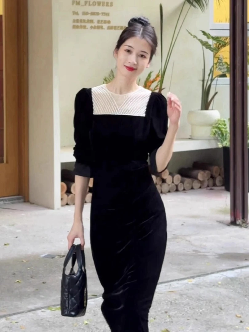 高级感法式黑色拼接连衣裙春秋女2025新款气质高端轻奢赫本风裙子