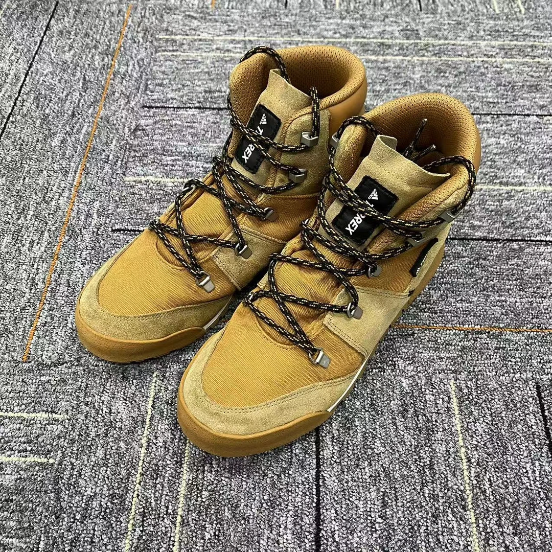 配鞋垫 42码 阿迪 Terrex Snowpitch 织物 大黄靴 工价699