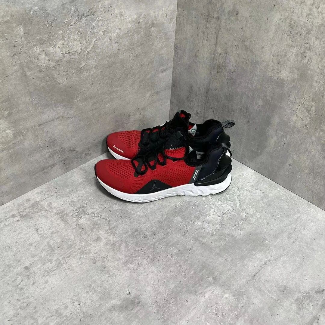 42.5码 Jordan 低帮 训练跑步鞋 黑红