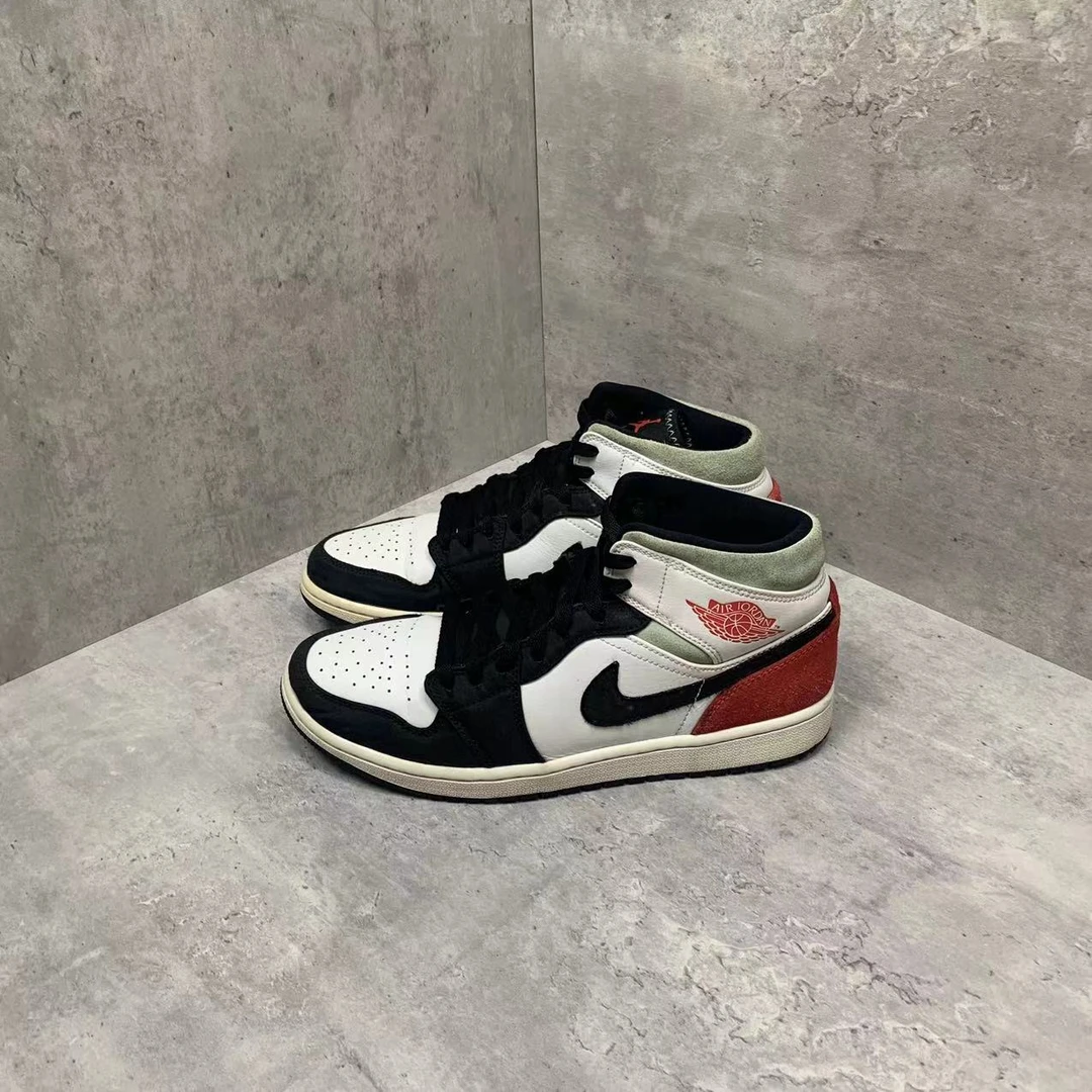 43码 Air Jordan 1 Mid 中帮 复古篮球鞋 白红