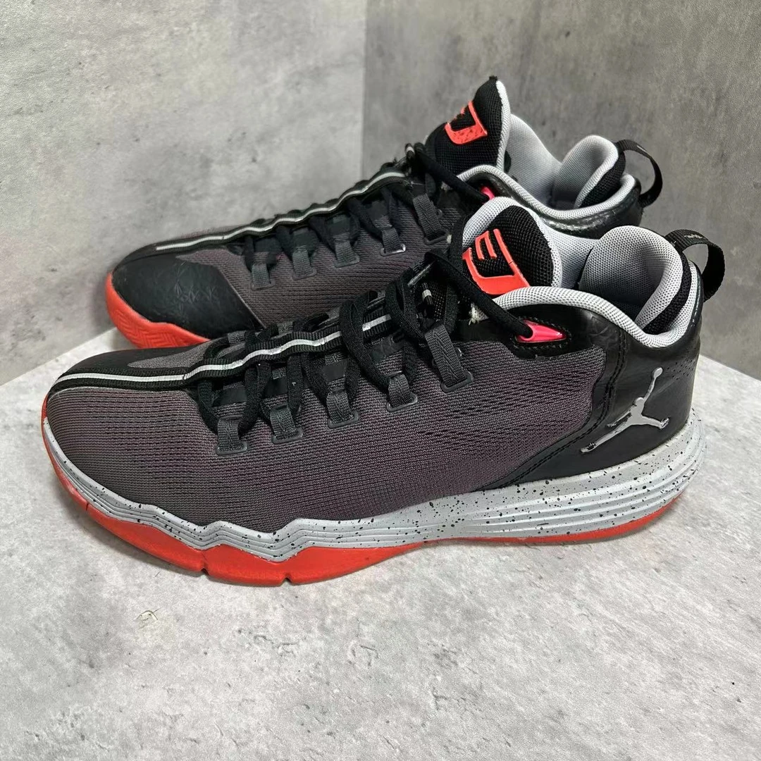 42码 Jordan CP3 实战篮球鞋 黑灰