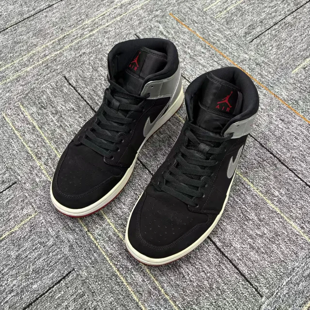 44.5码 AJ1 Mid 黑银 中帮 板鞋 工价719